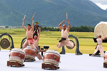 太鼓の音と振動で心揺さぶられる「優人神鼓」