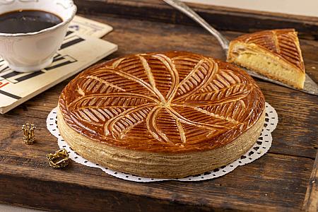 C’EST C’EST PÂTISSERIE經典國王派2.0升級版 1200 元/8インチ、150元/カット<br>画像提供：德麥食品