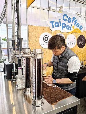 イベントは、各ショップでバラエティーに富んだコーヒーのほか、コーヒー職人による創作コーヒーを淹れる様子が目の前で見学できたり、コーヒーにちなんだフードが食べられたり、特設ステージでライブがあったりと楽しみがいっぱいでした！