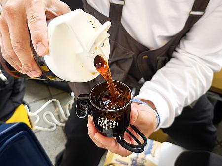 本日の試飲はアイスコーヒー！ホットのストレートが多い中の変化球がうれしい～♪あっさり＋すっきりとした清々しい飲み口に、なるほどファンが多いのも頷けます！美味～♡