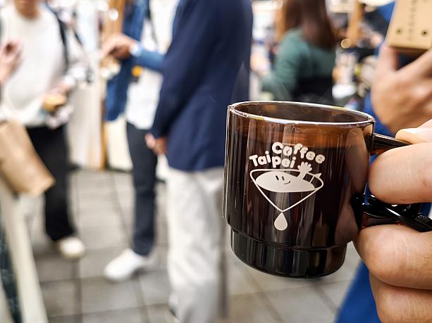 でもでも、しか～し！ナビのお目当てはやっぱり台湾発のコーヒーロースターです。テイスティングカップでいろいろ飲み比べてみたいと思いまーす！