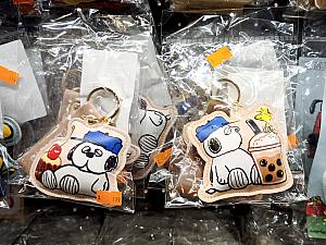 ほかにもパズルやポストカードやキーホルダーなんかがいろいろ。思いのほかたくさんの台北限定商品があって目移りしちゃう！良心的プライスもいいですよね～！