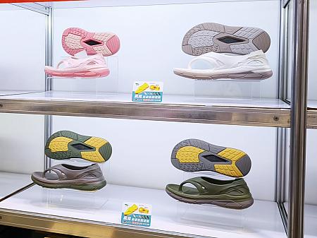 【台湾でも話題】マラソンも走れる驚きの軽さと快適さの「母子鱷魚B&M(母子ワニ)」のサンダルを実際に買ってみた！ メイドイン台湾 台湾シューズメーカー 台湾産 台湾靴 マラソンサンダル 母子ワニ 母子鱷魚 台湾旅行 台湾観光 台北旅行 台北観光 台湾土産 台北土産B＆M