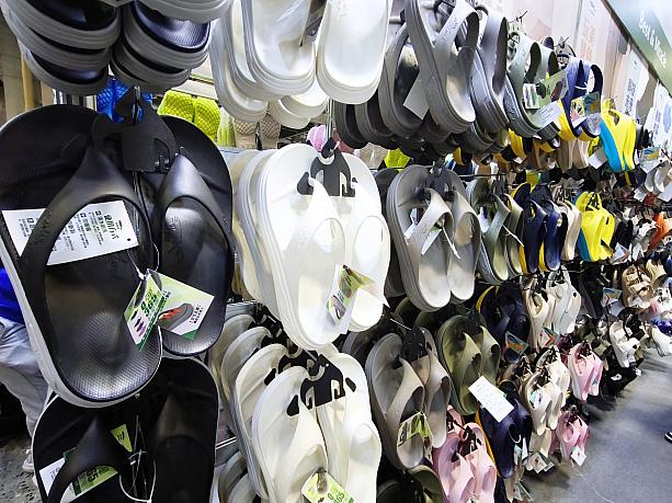 しかも、履いていた靴はスニーカーでもランニングシューズでもなく、ただのサンダルなんだとか！俄然興味が湧いてきましたー！