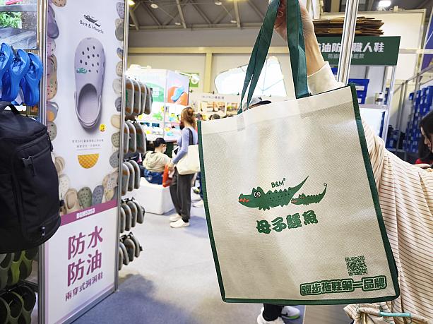 ランナーじゃないナビは普通のでもいいかなーと思ったのですが、実際試してみたらその履き心地に絶対「飆風」だね！と思った次第。踵ありの「3.0飆風」を衝動買い！！！