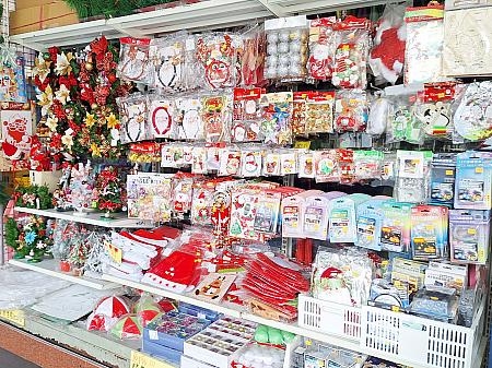 キッチュでチープなクリスマスを求めるなら文房具屋さんや何でも屋さんに駆け込んで！