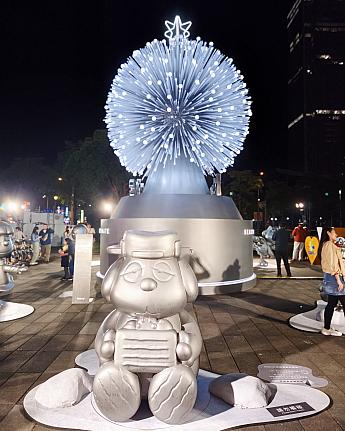 ありがちなクリスマスツリーでないのが素敵な「台北忠信廣場」