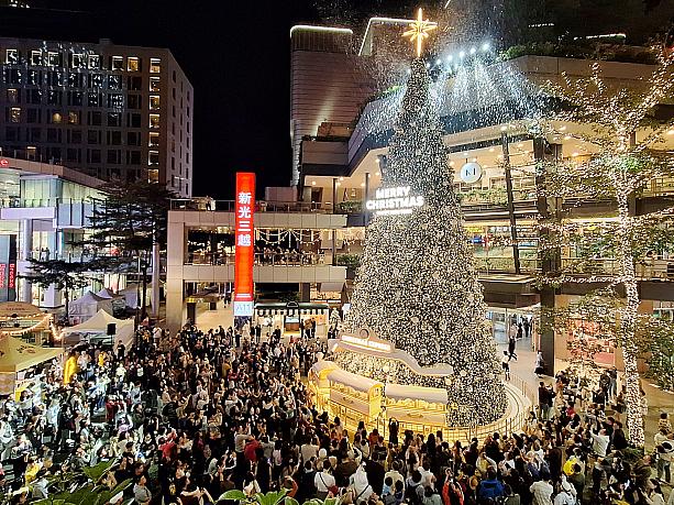 台北のクリスマスといえばやっぱり「新光三越台北信義新天地A11」前のこのクリスマスツリーでしょう♡