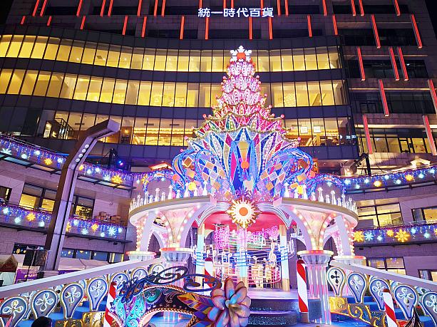 台北統一時代百貨のクリスマスのメイン会場は2F中庭！