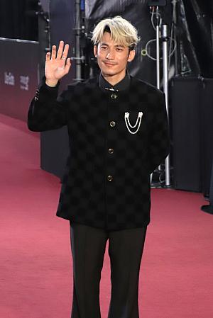 『The Outlaw Doctor 化外之醫』で「主演男優賞」にノミネートされている、ベトナム出身の俳優、連炳發(リエン・ビン・ファット)