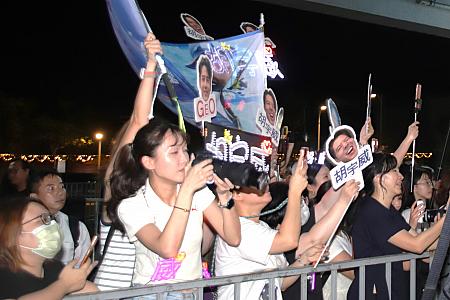 「ドキュメンタリー番組司会者賞」にノミネートの『不在我的世界當勇者』のメンバー。胡宇威(ジョージ・フー)は『人生幹大事上船了各位！』でも同タイトルにノミネート！ファンが駆けつけて、黄色い声援を送っていました