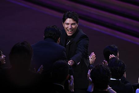 初受賞に大喜びの鳳小岳<br>画像提供：金鐘獎