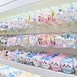 ちいかわ(吉伊卡哇)、ハチワレ(小八貓)、うさぎ(兔兔)、モモンガ(小桃)、ラッコ(海獺勇者)、シーサー(獅薩)、くりまんじゅう(栗子饅頭)、古本屋(古本屋)……などなどちいかわオールスターズが、かわいいグッズとなってお出迎えしてくれます。