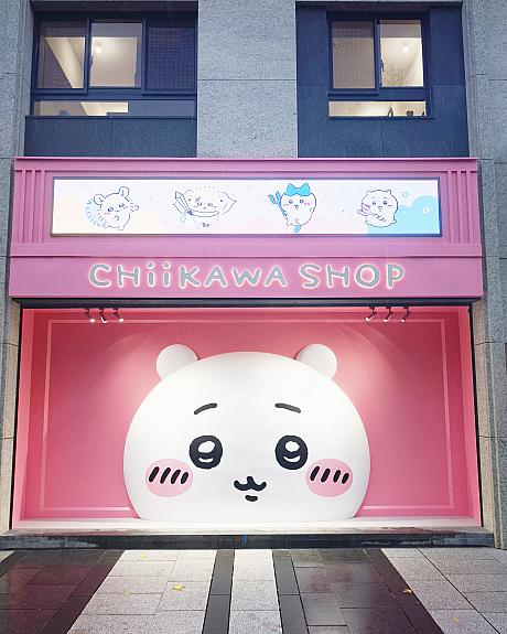 ちいかわデッカイ～！デッカイけどかわいい～♡ピンクをベースにしたかわいい店構えにワクワク♪