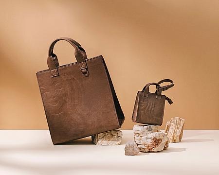 【台湾スタバ】午年の幸運を呼ぶ限定アイテム登場！2026/1/5発売です 台湾スタバ 午年 馬年ゴールド