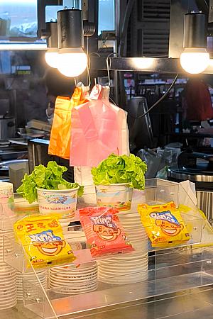 香港式のモツ煮込み屋さん発見！王子麺や青菜を入れられるから、これだけでお腹いっぱいにもなれそう！後で調べたら、「陳記銅鑼灣牛雜」は三和夜市の人気店だったみたいで、試してみればよかった～！とちょっと後悔。気になるお店はやっぱり試さなきゃだめだな！！