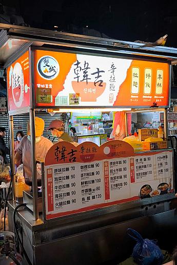 韓国料理の屋台もありました。日本料理の屋台が減っている気がして、ちょっと寂しい……