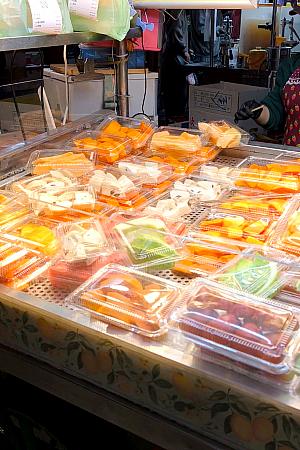 台湾はマンゴーなど、夏のフルーツのイメージが強いですが、冬の果物もおいしいんですよね！だから、1パック70元っていうこのお店なら気軽に試せて良さそう！