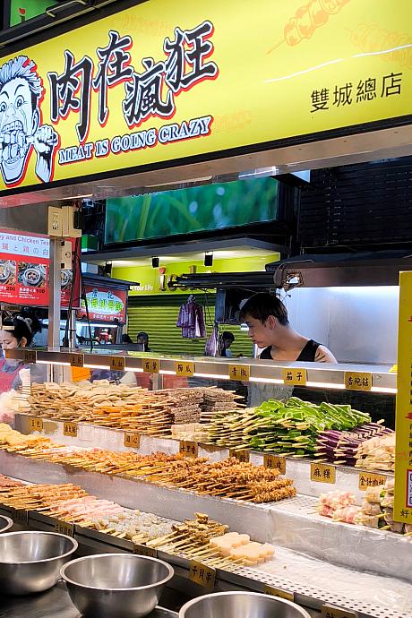 ナビ的に大ヒットだったのが「肉在瘋狂」、串焼きのお店です！