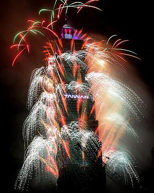 豊富な色と種類の花火が次々と打ち上げられました！