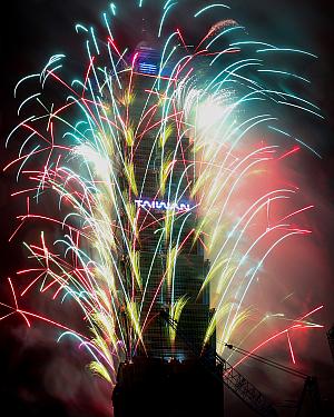 豊富な色と種類の花火が次々と打ち上げられました！