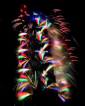 豊富な色と種類の花火が次々と打ち上げられました！