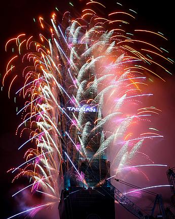 【台北101】年越しカウントダウン花火を雨の中で観賞！場所取り・撮影トラブルもまとめました