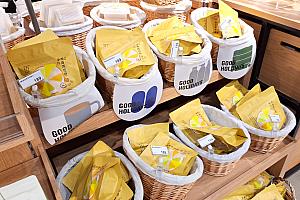 無印良品のお菓子売り場、そんなに大きくないのにおいしそうなものがいっぱいあって、時間がいくらあっても足りません……。