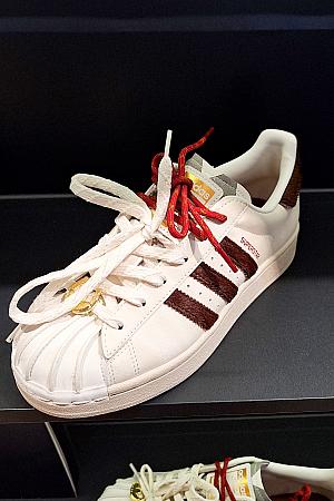 まず、シューズは各ラインで春節シリーズが売り出されています。