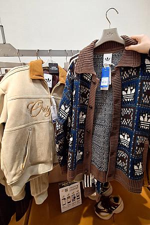 そしてシューズだけではありません。服も多いのです！