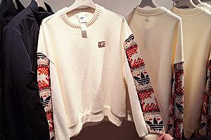 パッと見ではわかりにくいのですが、チャイナボタンや馬モチーフを探してみて！