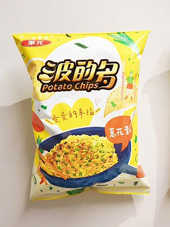 「蔥花蛋風味」は袋を開けた途端、生のネギの香りがぷぅ～んと香ってきて、臭いにタマゴ感はなし。でも、食べると確かにタマゴの味がする～！ネギとタマゴの味が別々に感じるのがすごく不思議でした！