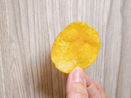 波的多の「酥炸辣皮蛋風味(スパイシー揚げピータン味)」もピータンの香りはするんですが、ピータンの味はかなり控えめ。スパイシー味ということで辛さが勝っていました。これはビールに合わせたくなるような味でした！