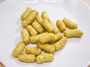 濃厚なピーナッツの味がおいしくて、本当に「香菜花生捲冰淇淋」を食べている感覚でおいしい！ちゃんとパクチーの味もするし、これはいいよ！とナビスタッフは、この後3袋買い足していました。めっちゃ気に入っている～！