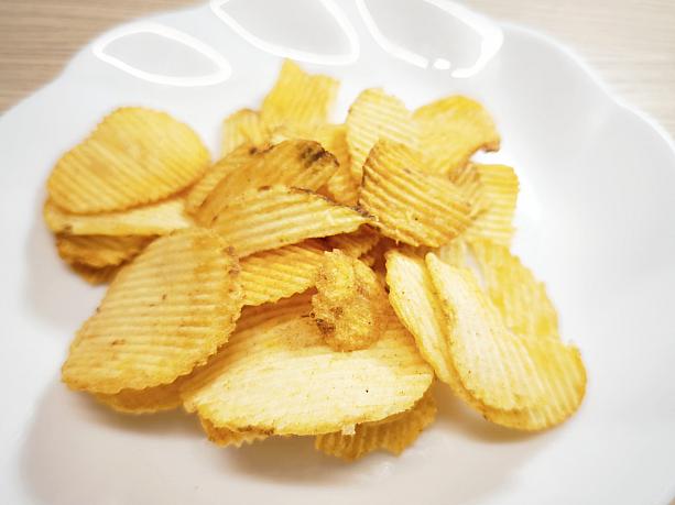 結果……普通～！最後の最後に「鹹酥雞」の味が少し感じられるくらいかな？とのことでした。ちなみにちょっぴりスパイシーで辛い物が苦手なナビは食べないほうが無難ということで、試せず！残念！