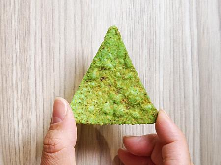 以前も紹介済みですが、多力多滋(ドリトス)のパクチー味は、パクチー好きのナビスタッフ曰く、今でも買っちゃうおいしさなのだとか！パクチーが濃厚なので、パクチーが好きな人は絶対ハマるよ！とのこと。