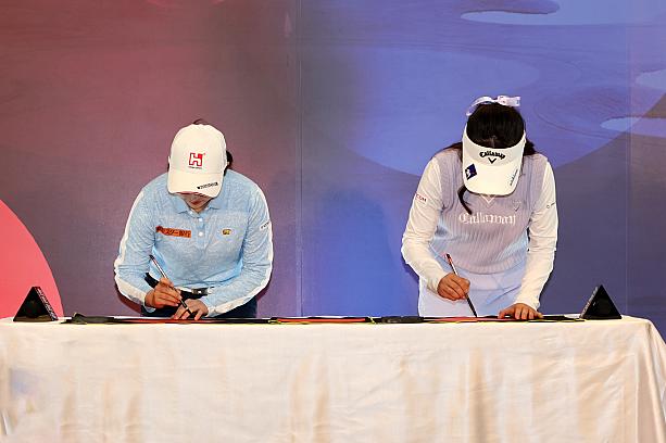 もうすぐ春節ということで、河本結選手と呉佳晏選手は「春聯」を書いてくれました！