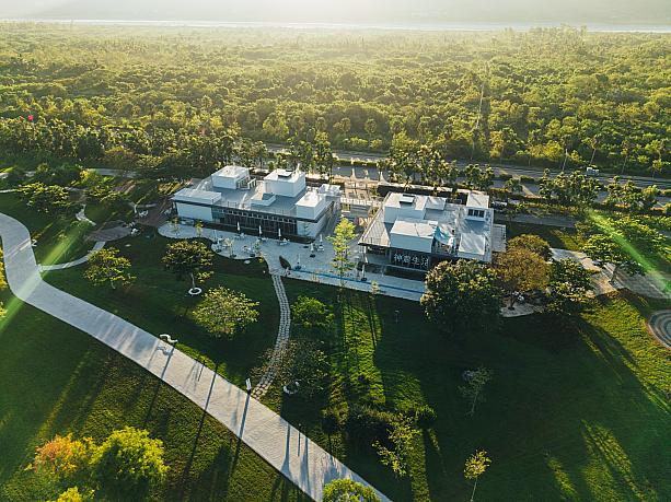 神農生活の新店舗は「理想PAARK水岸生活園区」内！落羽松(ラクウショウ)を映り込む美しい湖畔を望めます