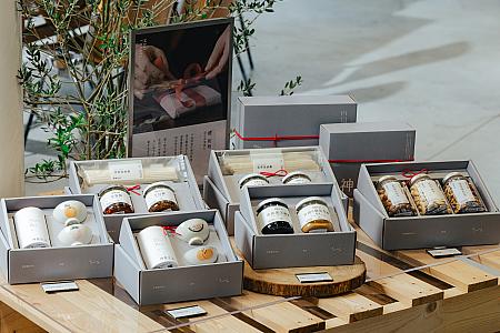 地元の土産品も多数展示販売されているから、花蓮を旅行する人々のお土産選びにおすすめです