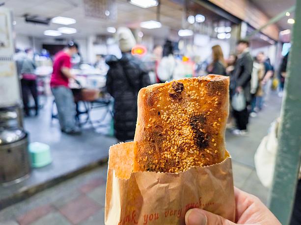 「老麵燒餅」は一般的な焼餅と違って、ふわふわのパンを食べているみたい！香ばしい香りも相まっておいしい～！ただ、これ1つでお腹いっぱいになっちゃう～！
