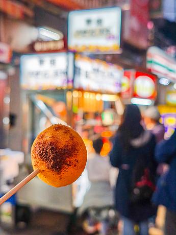 いつもは原味(ノーマル)の何もパウダーをかけないのですが、今回は「阿華田(オバルチン)」をかけてみました。これが正解～！見た目はたこ焼きですが、サツマイモのほんのりとした甘さと「阿華田」のあっさりココア風味の相性がいいだなんて！今度も見つけたらこれにしてみます♡