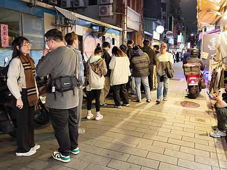そういえば久しぶりに「鍾記原上海生煎包」が食べたいなぁと思って、やってきたらこの行列で断念！