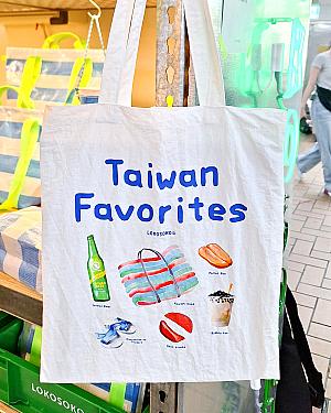 永樂市場の6番入口付近に位置し、市場散策の合間に立ち寄りやすいロケーション。店内はコンパクトながらセレクトが明確で、商品が見やすくディスプレイされています。