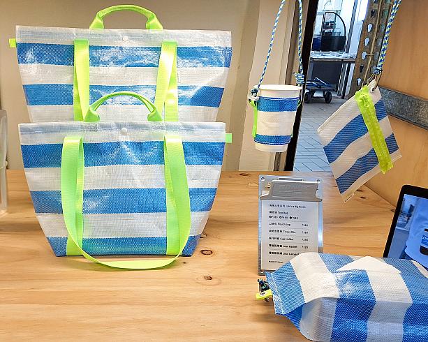 売れ筋商品は、青と白のブルーシートのシリーズ！