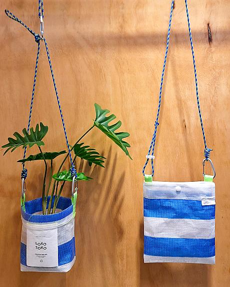 ミニトートの中に植物を入れるのもめっちゃいい！！そのほかドリンクホルダーやポーチ、ティッシュ入れなんかも生活の中の指し色になっていい感じですよね