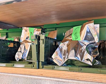 台湾の記憶や日常をポップに切り取る雑貨店「LOKOSOKO」。台北随一の人気観光地「迪化街」の永楽市場内にあって、旅の散策中に気軽に立ち寄れるのが魅力的ですよね！ローカル感を味わいながら、今っぽい台湾デザインを感じてみてくださいね！