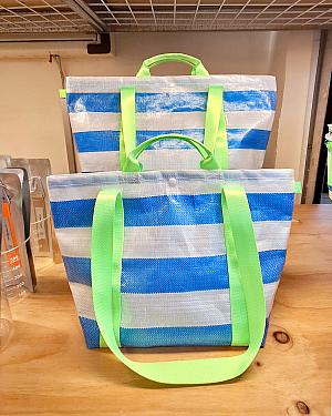 永樂市場の6番入口付近に位置し、市場散策の合間に立ち寄りやすいロケーション。店内はコンパクトながらセレクトが明確で、商品が見やすくディスプレイされています。