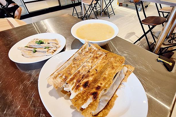 スタッフは静かながら親切な対応で、居心地がいいのもお気に入りポイントです。台湾の鍋貼といえばチェーン店が根強い人気ですが、注文を受けてから作ってくれる鍋貼も絶品！是非味わってみてくださいね！