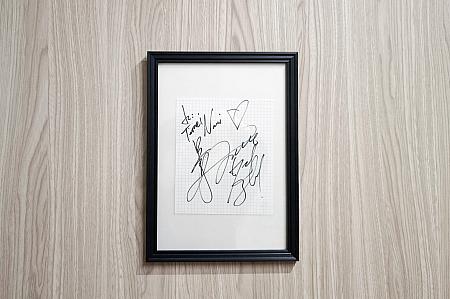 台北ナビオフィスにはヴァネスさんからもらったサインを飾っています♡