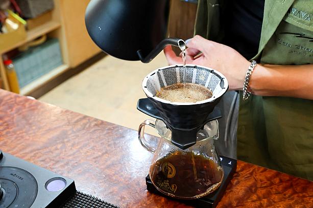 さらに、丁寧に手摘みされた後、後処理の多様さもあり、スペシャルティ―志向の品質管理がなされるからと言われています。